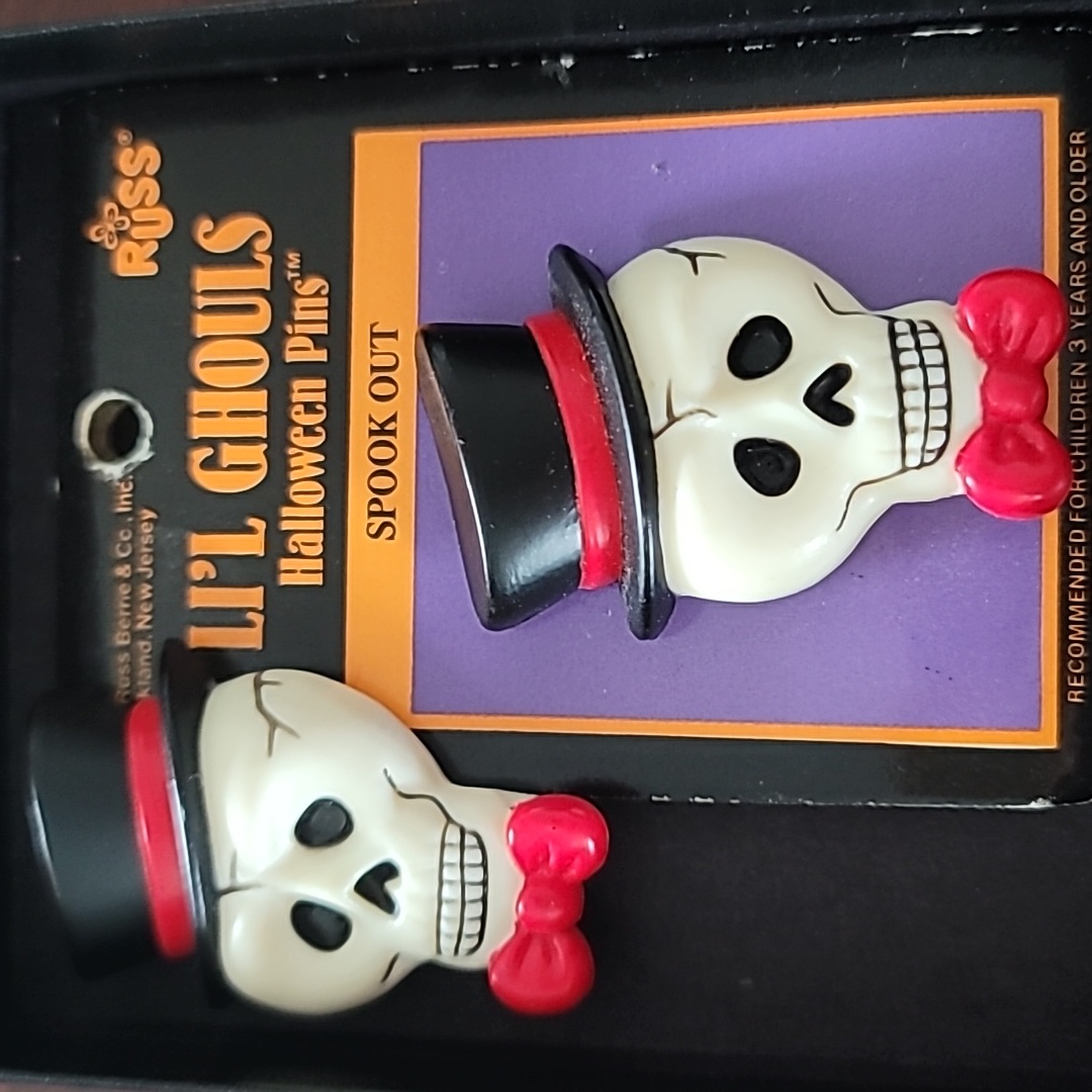 2 Vintage Russ Lil Ghoulstop Hat Skeleton Halloween Brooches Pins Nos